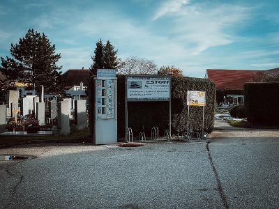 Fahrradständer vor Friedhof © radmobil / soSTEGISCH Fahrradständer vor Friedhof