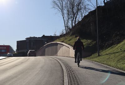 Die neue Kusmanekstraße bietet nun auch einen eigenen Radstreifen. © Jasmin Hebenstreit Die neue Kusmanekstraße bietet nun auch einen eigenen Radstreifen.