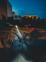 Fahrrad mit Beleuchtung im Dunkeln © radmobil