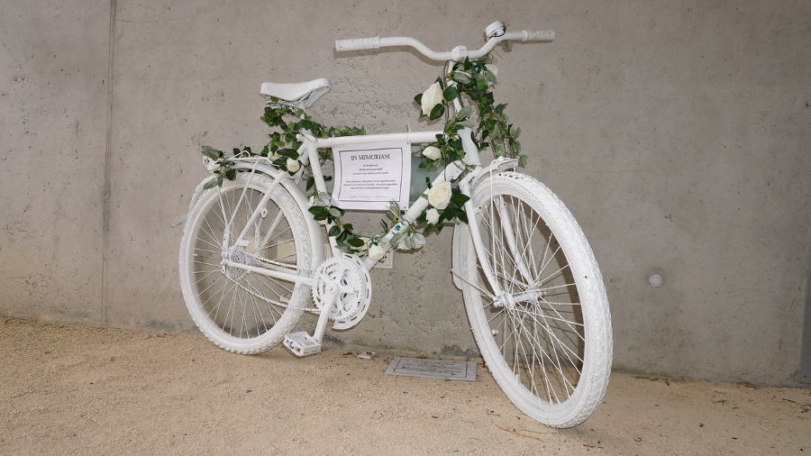 Ghost Bike für verunglückte Radfahrer:innen Ghost Bike für verunglückte Radfahrer:innen