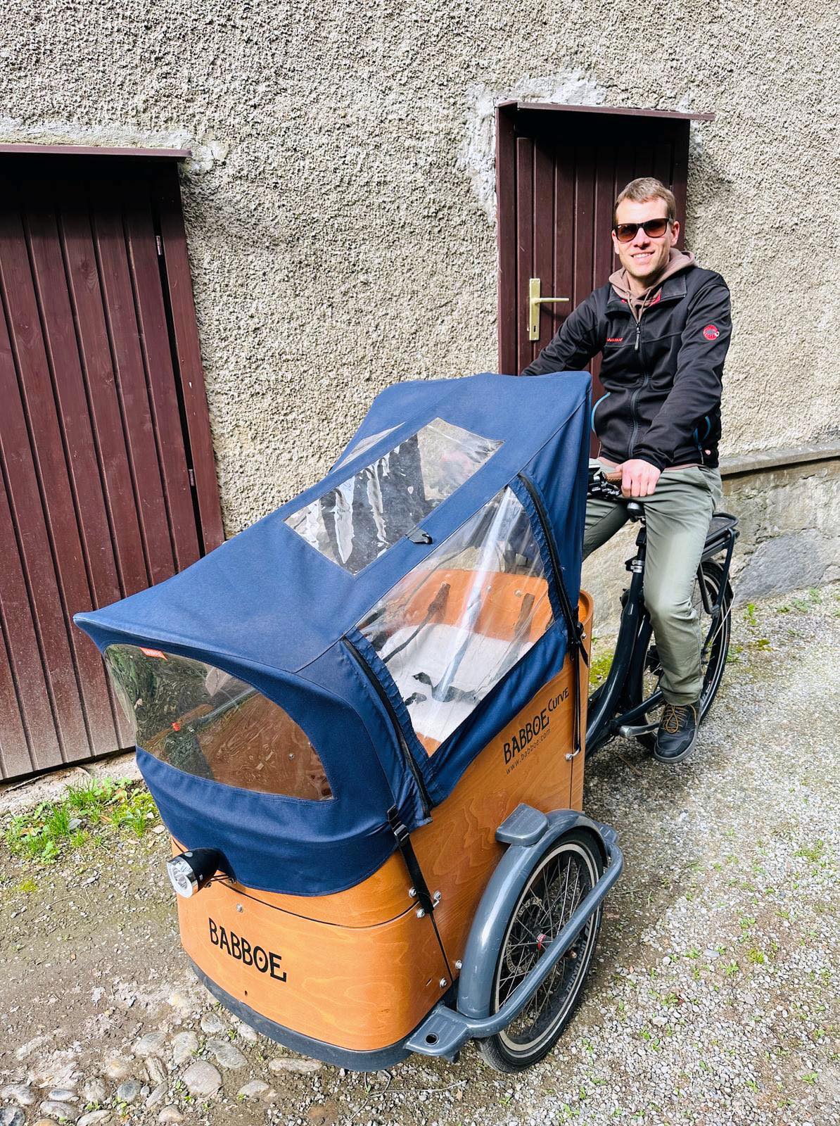 Lastenradfahrer Robert mit seinem Babboe.